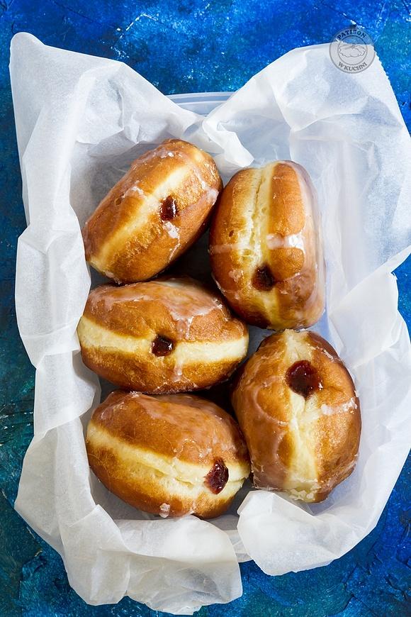 Domowe pączki - lekki i puszysty deser z marmoladą