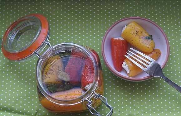 Papryczki marynowane z pikantnym serkiem