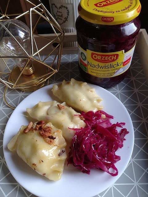 Domowe pierogi z łopatką i kapustą