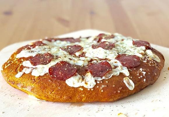 Pizza na preclowym cieście