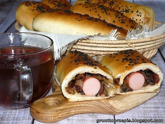 Bułki z parówką i pieczarkami