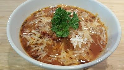 Włoska zupa cebulowa
