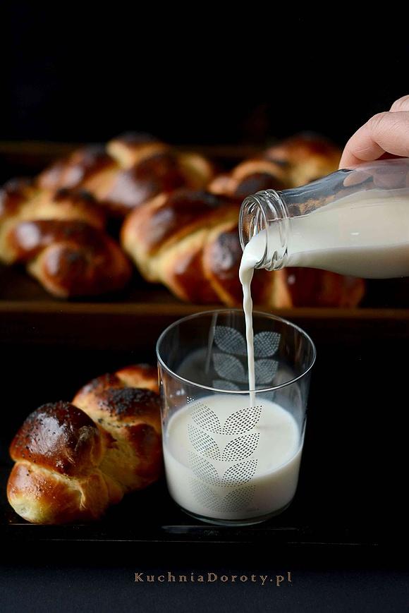 Mini chałka z makiem – domowe pieczywo na śniadanie