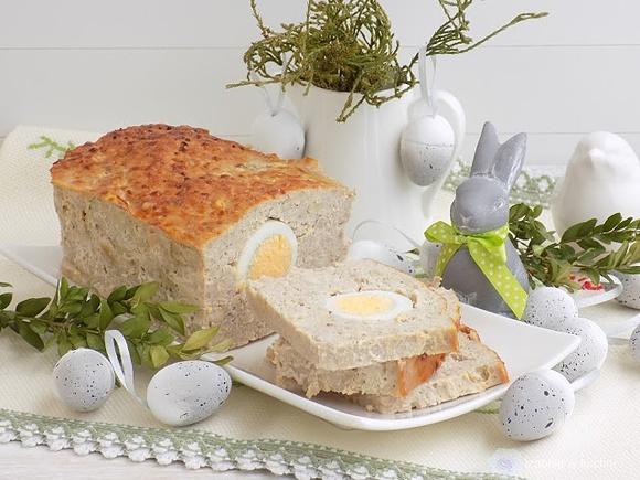 Pieczeń z jajkiem i orzeszkami na Wielkanoc