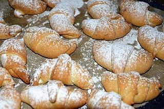 Rogaliki drożdżowe topione