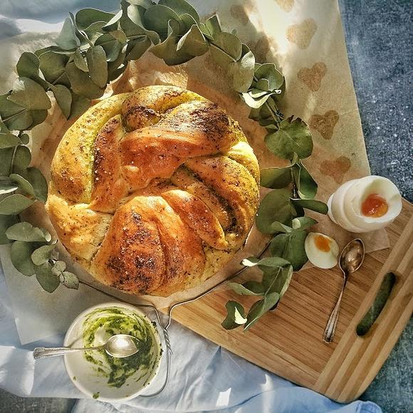 Puszysty chleb z pesto