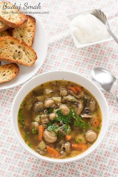 Zupa pieczarkowa na bulionie warzywnym