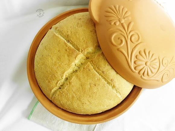 Chleb drożdżowy z garnka rzymskiego