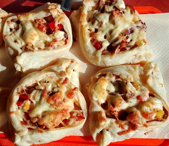 Łódeczki z kurczakiem, pieczarkami i fetą