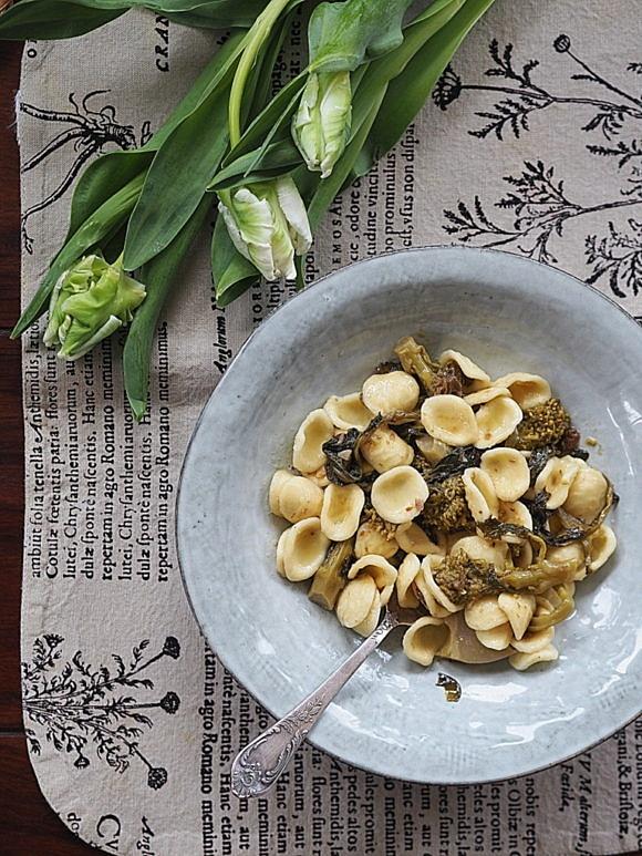 Orecchiette z wierzchołkami rzepy - przepis na danie z Apulii