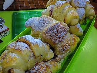 Puchate rogale z marmoladą