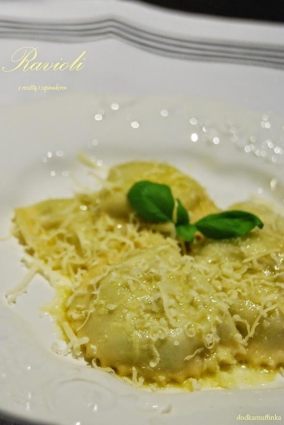 Ravioli ze szpinakiem i ricottą