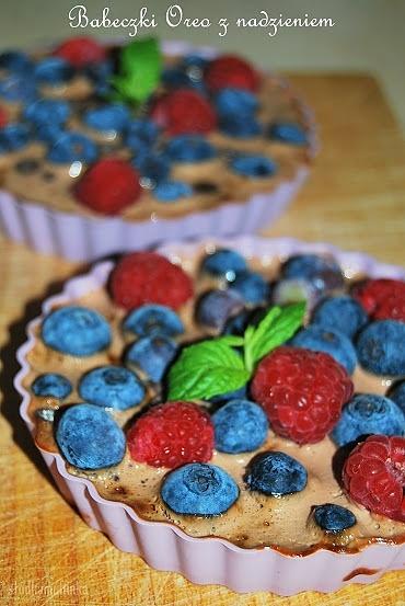 Babeczki z oreo, jogurtem, budyniem czekoladowym i owocami