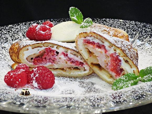 Naleśniki na maślance z mascarpone i malinami