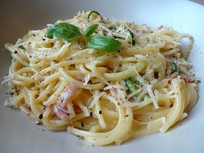 Spaghetti carbonara z cukinią