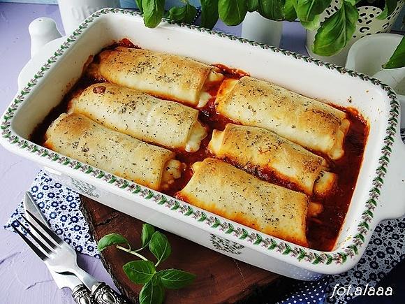 Ruloniki z parówką i serem na cieście do pizzy