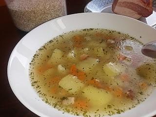 Krupnik z ziemniakami i kaszą jęczmienną