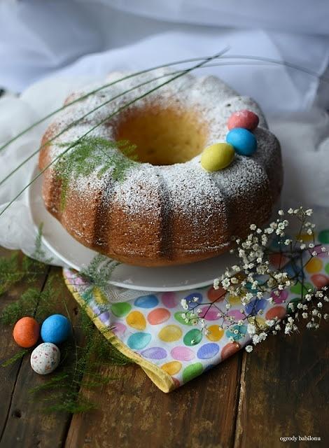 Babka waniliowa - delikatne ciasto na Wielkanoc