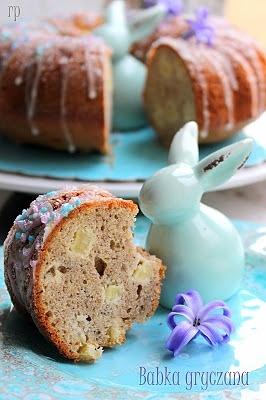 Bezglutenowa babka gryczana z ananasem i jabłkiem
