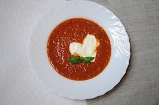 Pomidorowa zupa z passaty i bazylii