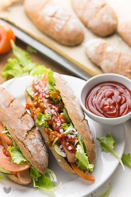 Pełnoziarniste bułeczki do hot-dogów