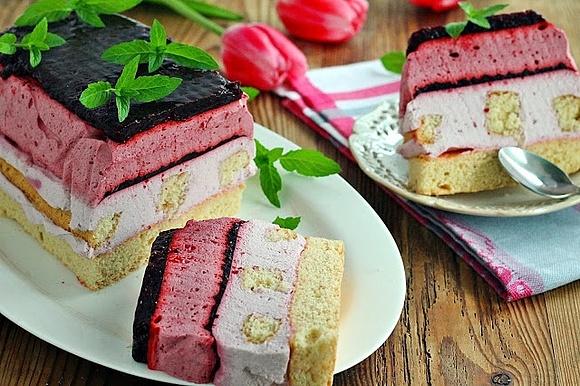 Jeżynowa babka z melisą