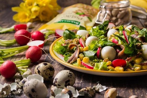 Pistacjowa wiosna - sałatka z pistacjami i warzywami