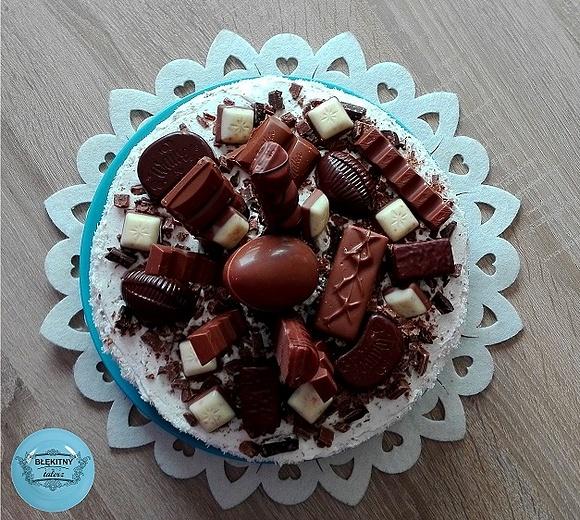 Tort stracciatella z truskawkami na urodziny