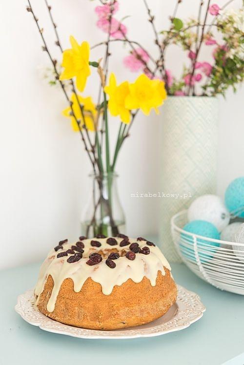 Babka jogurtowa z żurawiną