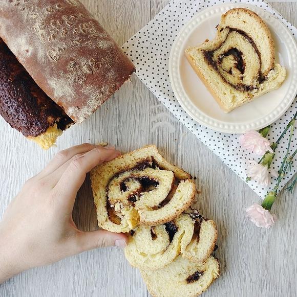Drożdżowa babka z czekoladą