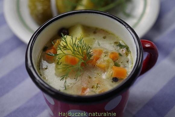 Zupa ogórkowa - prosty i smaczny dodatek na chłodne dni