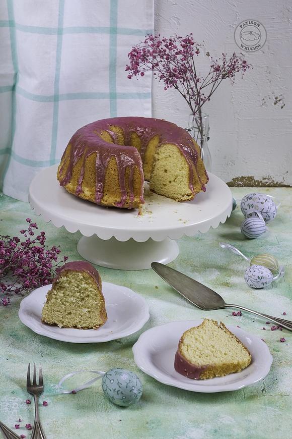 Cytrynowa babka z borówkowym lukrem