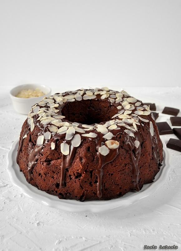 Babka czekoladowo-migdałowa bez mąki pszennej i cukru