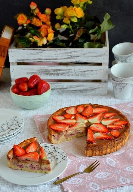 Ciasto serowe z truskawkami - przepyszna tarta ala sernik