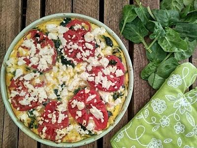 Frittata z ziemniakami, szpinakiem, pomidorem i fetą