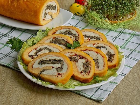 Rolada serowa z kurczakiem i pieczarkami na świąteczny obiad