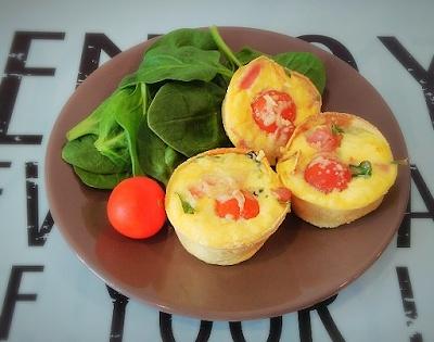 Muffinki jajeczne z naleśnikowym spodem