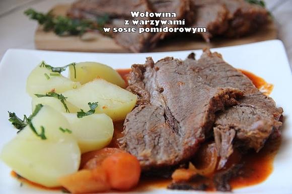 Wołowina z warzywami w sosie pomidorowym