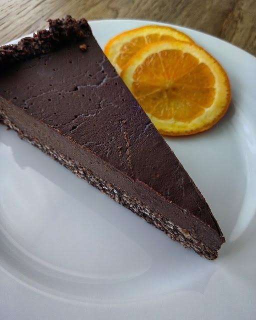 Podwójnie czekoladowa tarta na spodzie czekoladowo-kokosowym