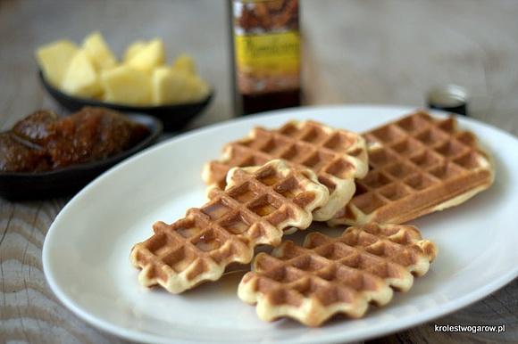 Gofry drożdżowe wafle z ciasta drożdżowego