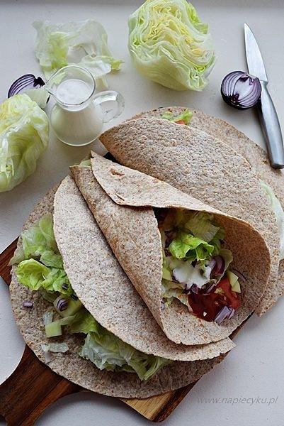Tortilla dietetyczna na szybki obiad z kurczakiem i warzywami