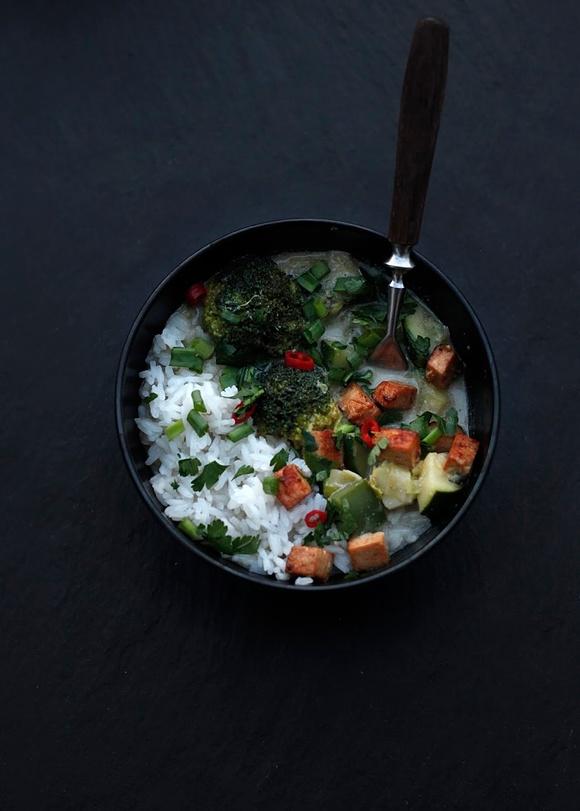 Zielone curry ze złotym tofu