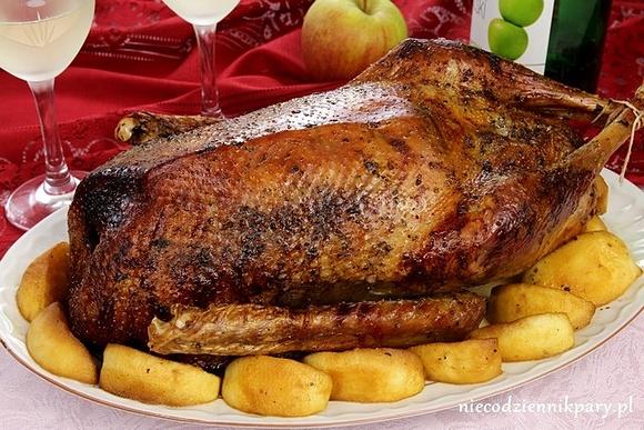 Gęś pieczona z jabłkami i cydrem