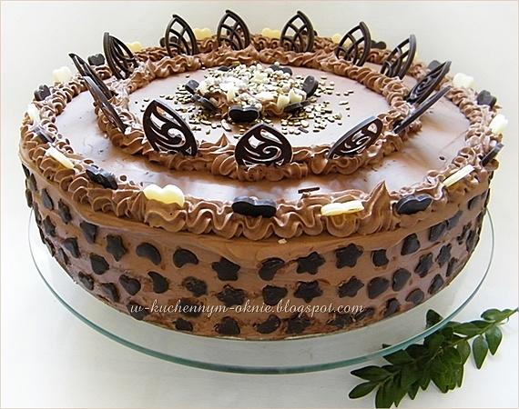 Tort czekoladowy z dżemem brzoskwiniowym i kremem pomarańczowym