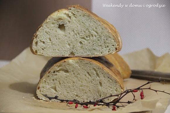 Ciasto na zakwasie z dyniową mąką w kwietniowej piekarni
