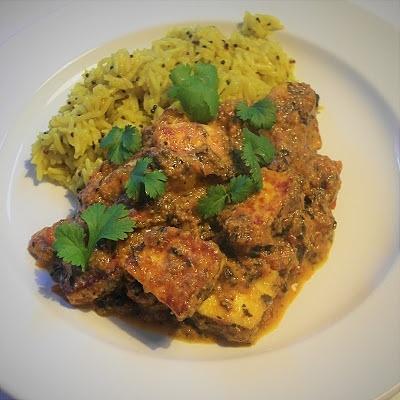 Methi paneer w sosie z liśćmi kozieradki