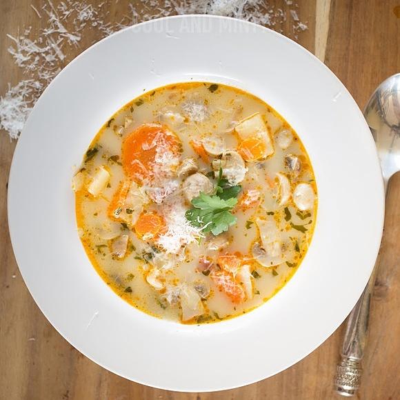 Zupa pieczarkowa z chorizo