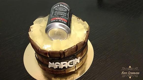 Tort whisky dla dorosłych z alkoholem