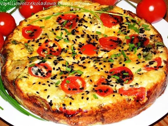 Wiosenna fritata z kiełkami strączków i młodymi ziemniakami