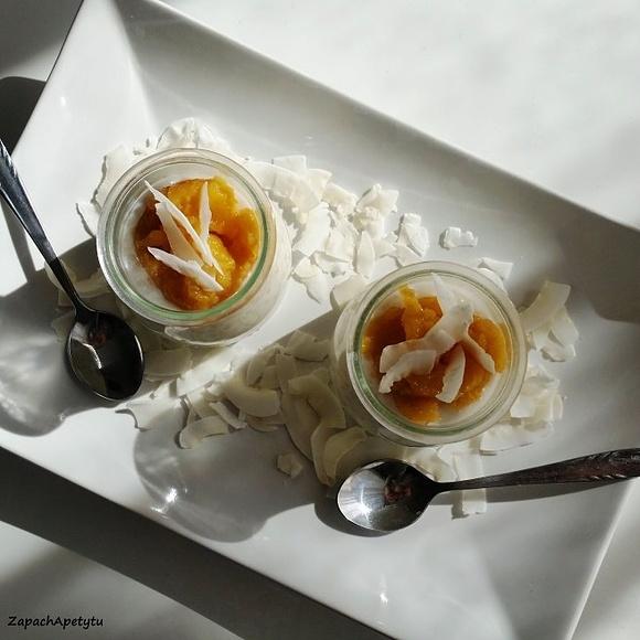 Kokosowy pudding z tapioki z musem mango i jabłka